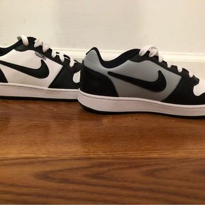 NWOT NIKE Men's Ebernon Low Premium Casual Sneaker Size 7.5 White Black Grey PRM